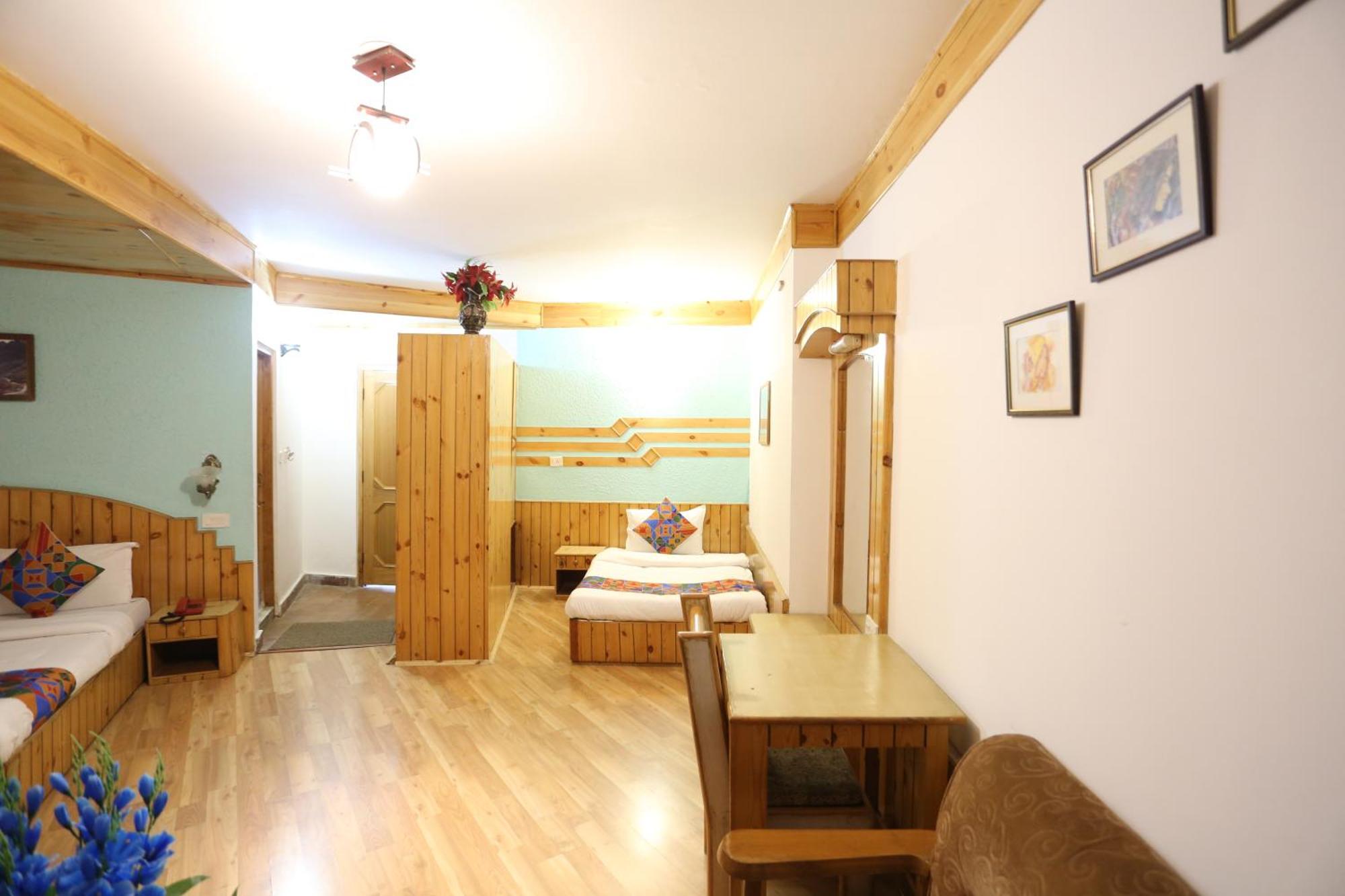 Hotel Surbhi Vashist Exteriör bild