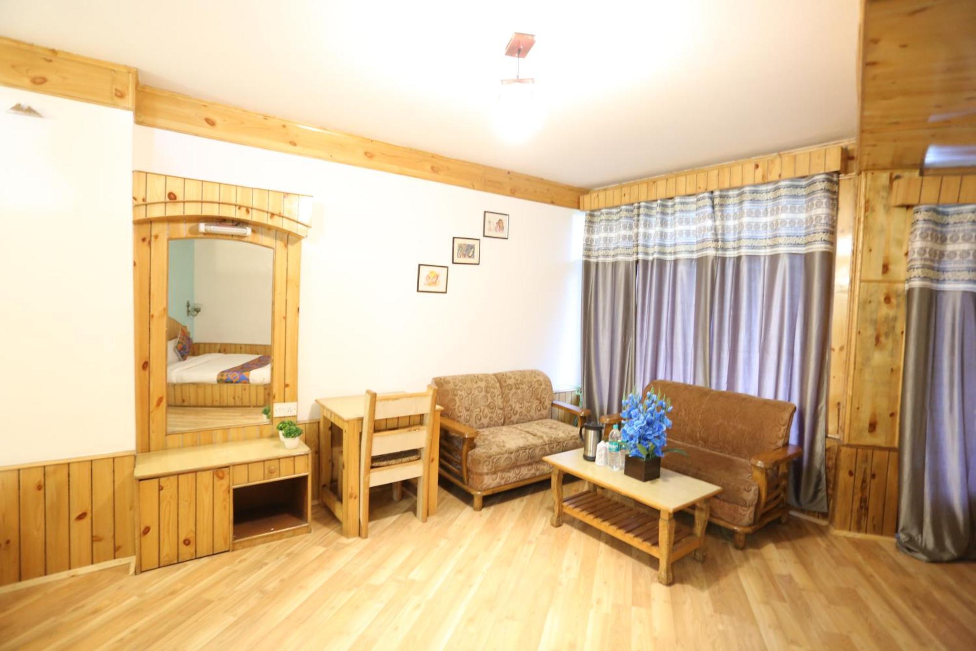 Hotel Surbhi Vashist Exteriör bild